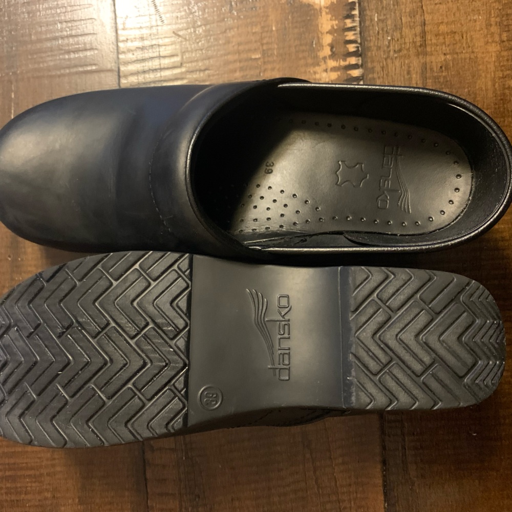 Dansko clogs. black size 39.